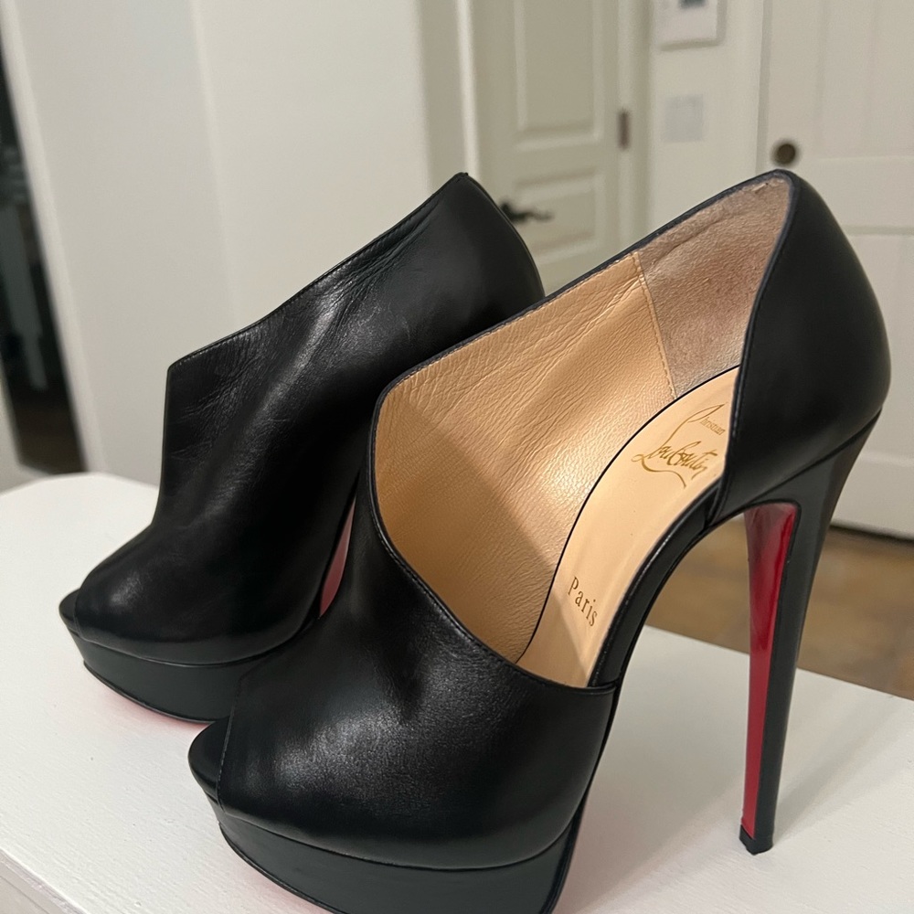 Christian Louboutin Black Pumps Size 36